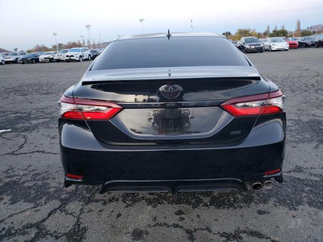 4T1G11AK2RU195425 - 2024 TOYOTA CAMRY SE NIGHT SHADE BLACK photo 6