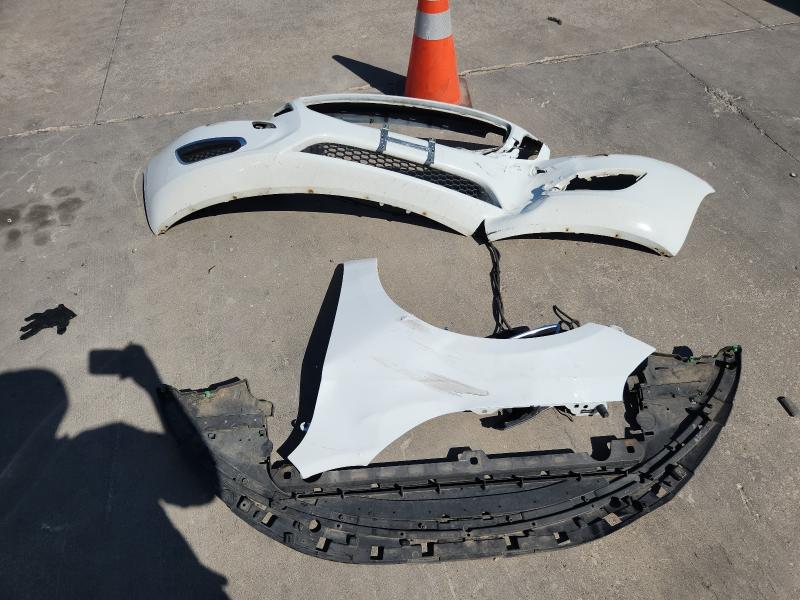 YV1612FS5D2177028 - 2013 VOLVO S60 T5 WHITE photo 12