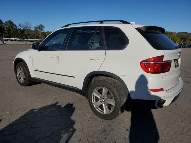 5UXZV4C56CL989561 - 2012 BMW X5 XDRIVE35I WHITE photo 2