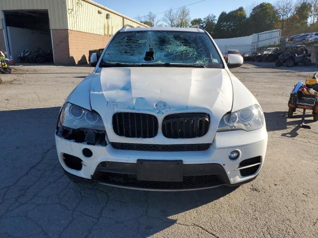 5UXZV4C56CL989561 - 2012 BMW X5 XDRIVE35I WHITE photo 5