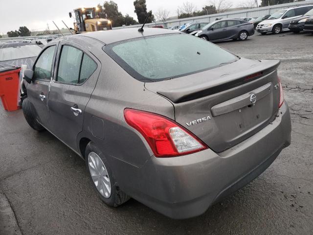 3N1CN7AP4HL802118 - 2017 NISSAN VERSA S GRAY photo 2