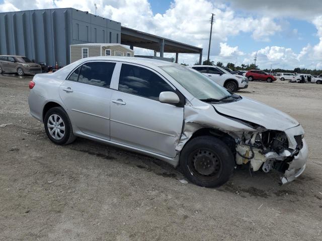 1NXBU4EE8AZ312873 - 2010 TOYOTA COROLLA BASE Gümüş fotoğraf 4