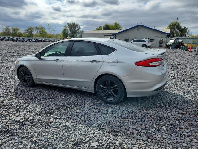 3FA6P0HD5JR229584 - 2018 FORD FUSION SE SILVER photo 2