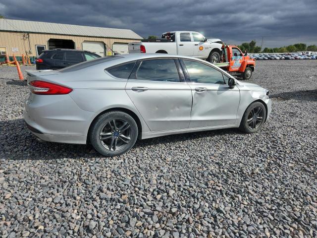 3FA6P0HD5JR229584 - 2018 FORD FUSION SE SILVER photo 3