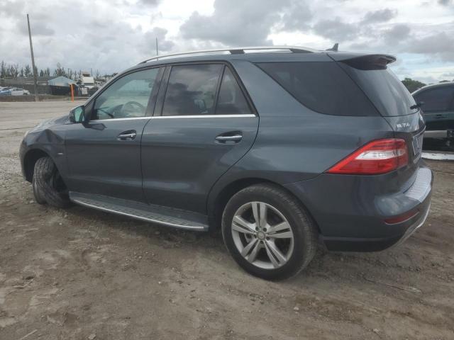 4JGDA5HBXCA070942 - 2012 MERCEDES-BENZ ML 350 4MATIC GRAY photo 2
