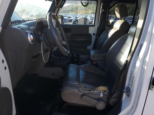 1J4HA5H11AL166936 - 2010 JEEP WRANGLER U SAHARA 白色 照片 7