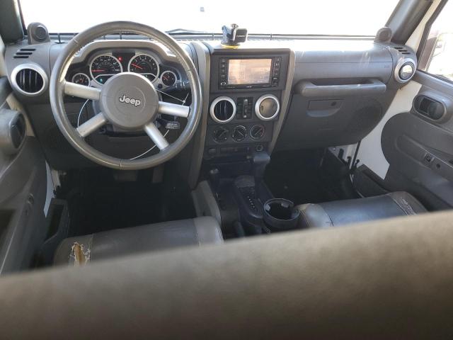1J4HA5H11AL166936 - 2010 JEEP WRANGLER U SAHARA 白色 照片 8