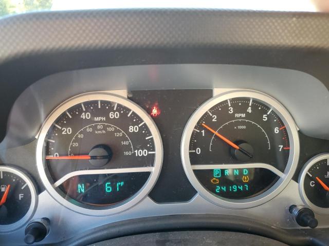 1J4HA5H11AL166936 - 2010 JEEP WRANGLER U SAHARA 白色 照片 9