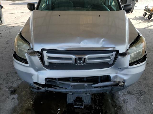 5FNYF18116B012124 - 2006 HONDA PILOT LX SILVER photo 12