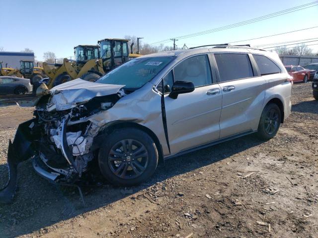 5TDDSKFCXRS111027 - 2024 TOYOTA SIENNA XSE SILVER photo 1