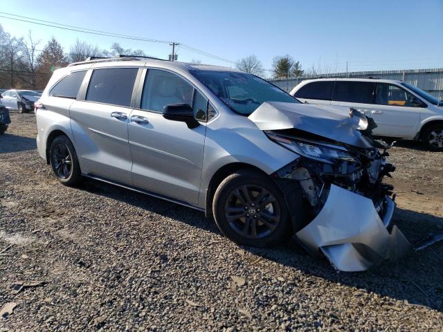 5TDDSKFCXRS111027 - 2024 TOYOTA SIENNA XSE SILVER photo 4