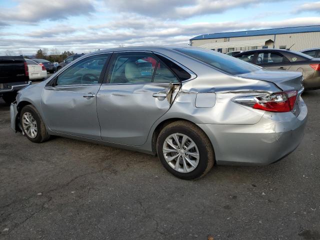 4T1BF1FKXFU959473 - 2015 TOYOTA CAMRY LE SILVER photo 2