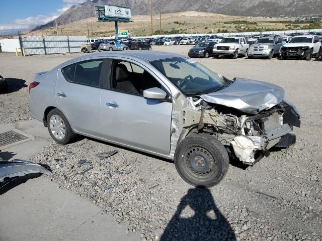 3N1CN7AP6GL891561 - 2016 NISSAN VERSA S SILVER photo 4