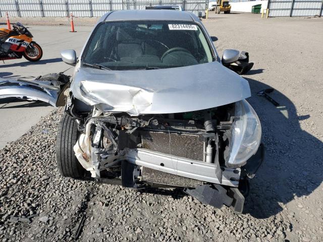 3N1CN7AP6GL891561 - 2016 NISSAN VERSA S SILVER photo 5