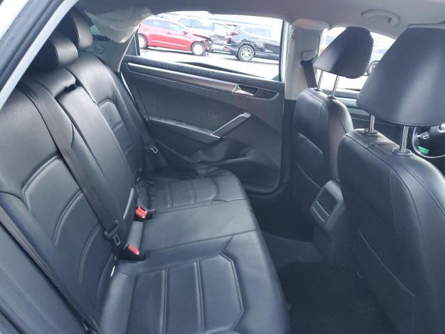 1VWDT7A31HC045224 - 2017 VOLKSWAGEN PASSAT R-LINE أبيض صورة 10