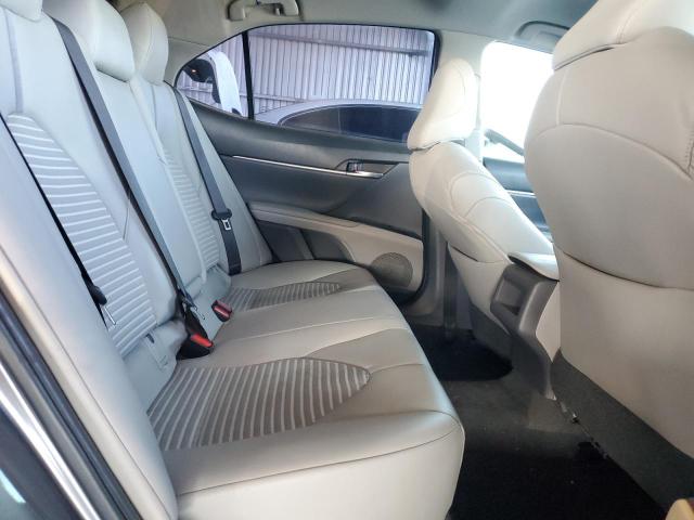 4T1B11HK2JU025831 - 2018 TOYOTA CAMRY L ნაცრისფერი ფოტო 10