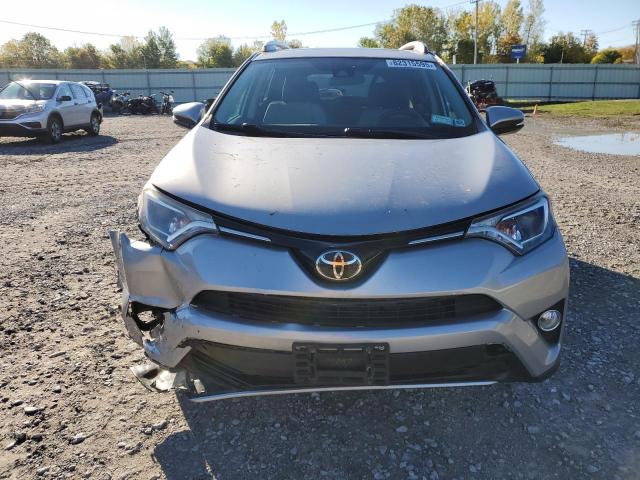 2T3RFREV4HW649046 - 2017 TOYOTA RAV4 XLE فضي صورة 5
