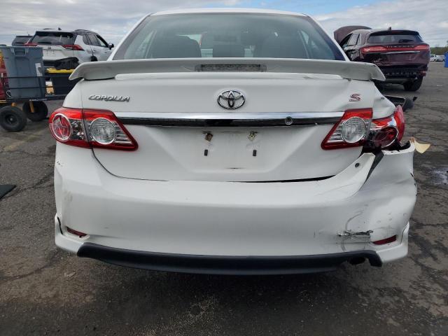 2T1BU4EE8DC054683 - 2013 TOYOTA COROLLA BASE Белый фото 6