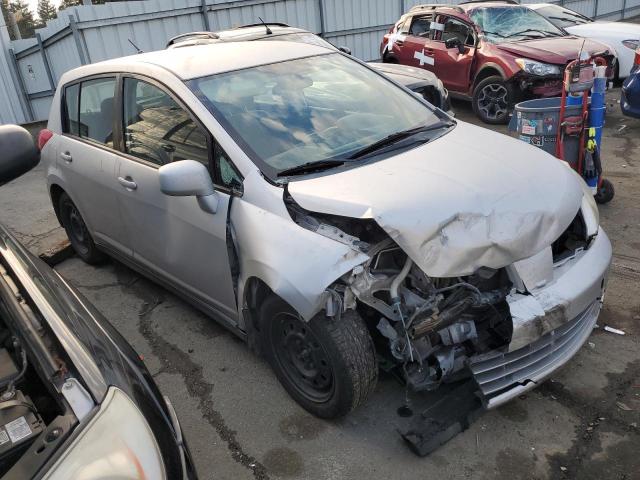 3N1BC13EX8L360570 - 2008 NISSAN VERSA S SILVER photo 4