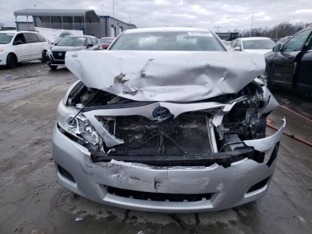 4T1BF3EK6BU716752 - 2011 TOYOTA CAMRY BASE SILVER photo 5