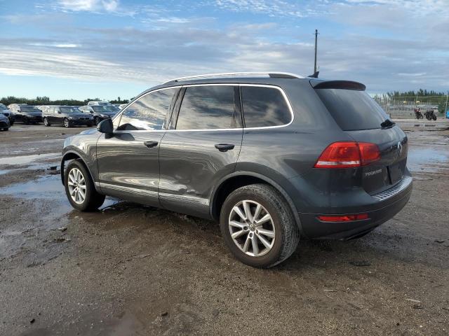 WVGEF9BP1ED007036 - 2014 VOLKSWAGEN TOUAREG V6 GRAY photo 2