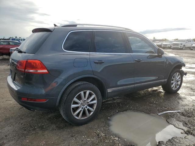 WVGEF9BP1ED007036 - 2014 VOLKSWAGEN TOUAREG V6 GRAY photo 3