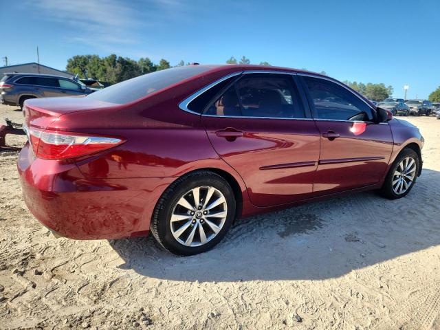 4T1BF1FK6HU676457 - 2017 TOYOTA CAMRY LE წითელი ფოტო 3