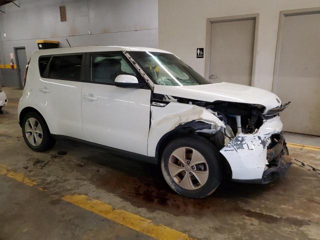 KNDJN2A28F7122588 - 2015 KIA SOUL WHITE photo 4