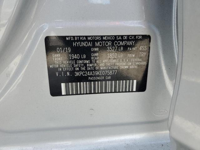 3KPC24A39KE075877 - 2019 HYUNDAI ACCENT SE SILVER photo 12