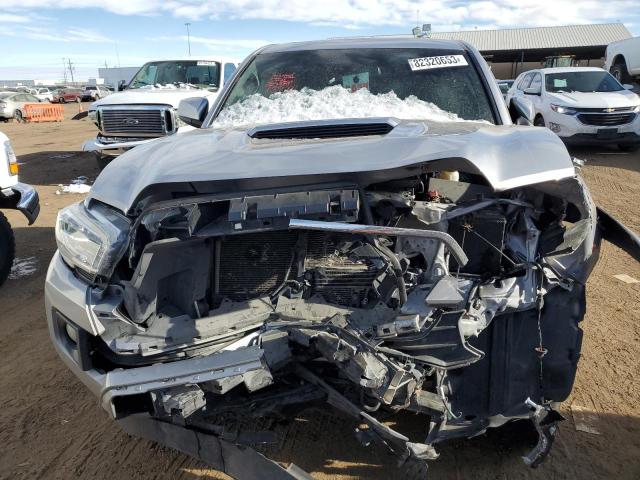 3TMCZ5AN9JM178823 - 2018 TOYOTA TACOMA DOUBLE CAB SILVER photo 5