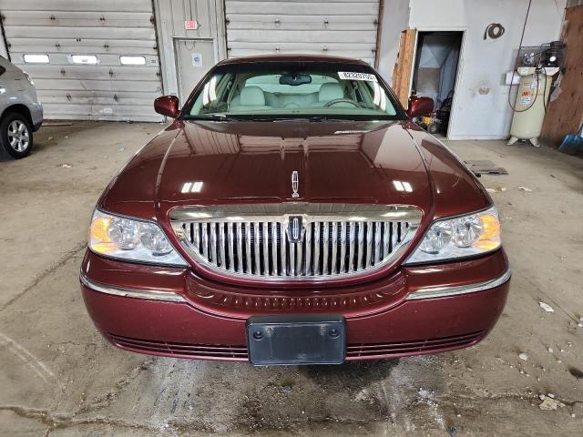 1LNHM81W83Y653623 - 2003 LINCOLN TOWN CAR EXECUTIVE Rot Foto 5