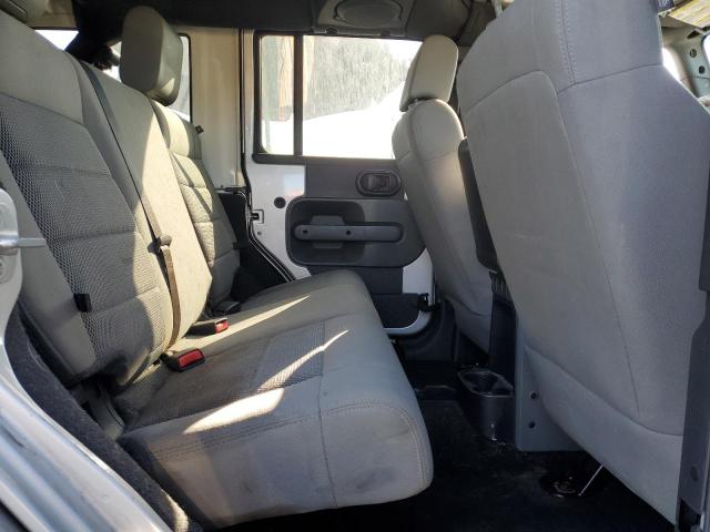 1J4GA59198L525731 - 2008 JEEP WRANGLER U SAHARA Gümüş foto 11