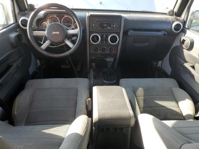 1J4GA59198L525731 - 2008 JEEP WRANGLER U SAHARA Gümüş foto 8