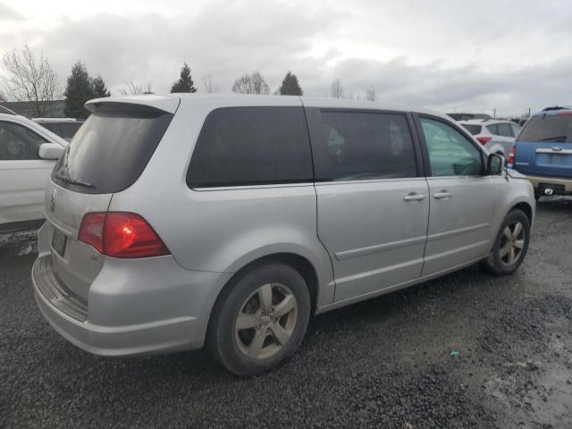 2V4RW3D19AR227291 - 2010 VOLKSWAGEN ROUTAN SE SILVER photo 3