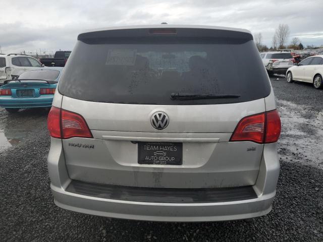 2V4RW3D19AR227291 - 2010 VOLKSWAGEN ROUTAN SE SILVER photo 6