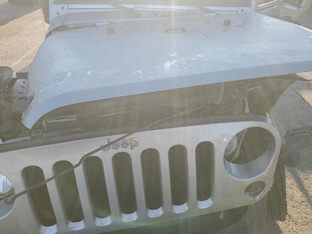 1C4BJWEG8FL520713 - 2015 JEEP WRANGLER U SAHARA 银色 照片 12