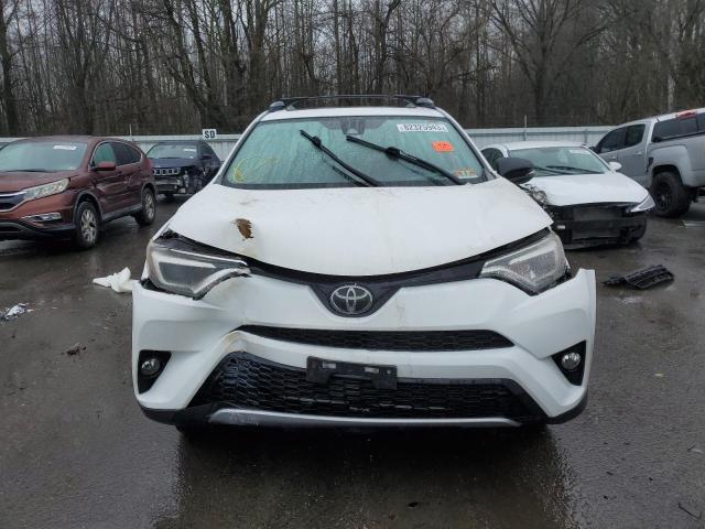 JTMJFREV4HJ714585 - 2017 TOYOTA RAV4 SE WHITE photo 5