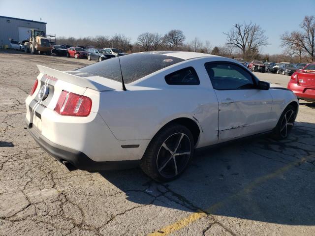 1ZVBP8AM9C5275732 - 2012 FORD MUSTANG WHITE photo 3