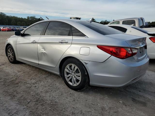 5NPEB4AC7DH571087 - 2013 HYUNDAI SONATA GLS SILVER photo 2