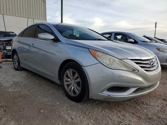 5NPEB4AC7DH571087 - 2013 HYUNDAI SONATA GLS SILVER photo 4