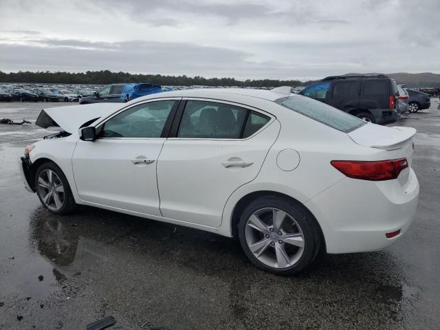 19VDE1F71DE018901 - 2013 ACURA ILX 20 TECH WHITE photo 2
