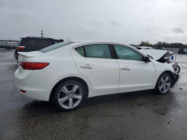 19VDE1F71DE018901 - 2013 ACURA ILX 20 TECH WHITE photo 3