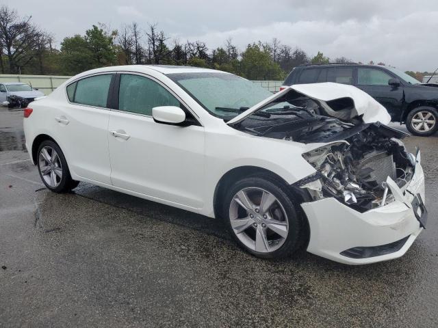 19VDE1F71DE018901 - 2013 ACURA ILX 20 TECH WHITE photo 4
