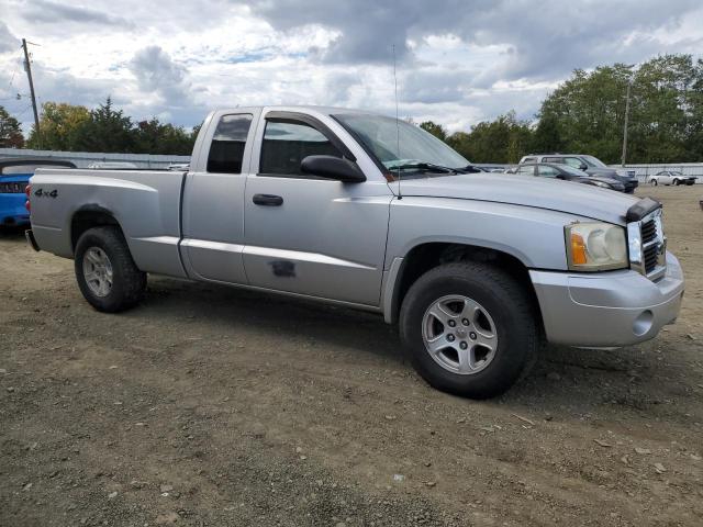 1D7HW42K26S716585 - 2006 DODGE DAKOTA SLT Srebrny zdjęcie 4
