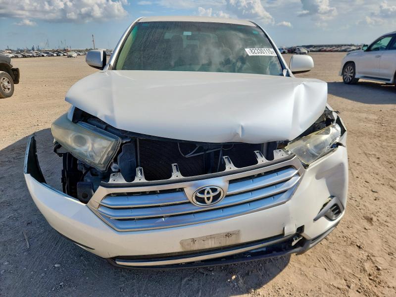 5TDZK3EH6DS106358 - 2013 TOYOTA HIGHLANDER BASE Weiß Foto 5