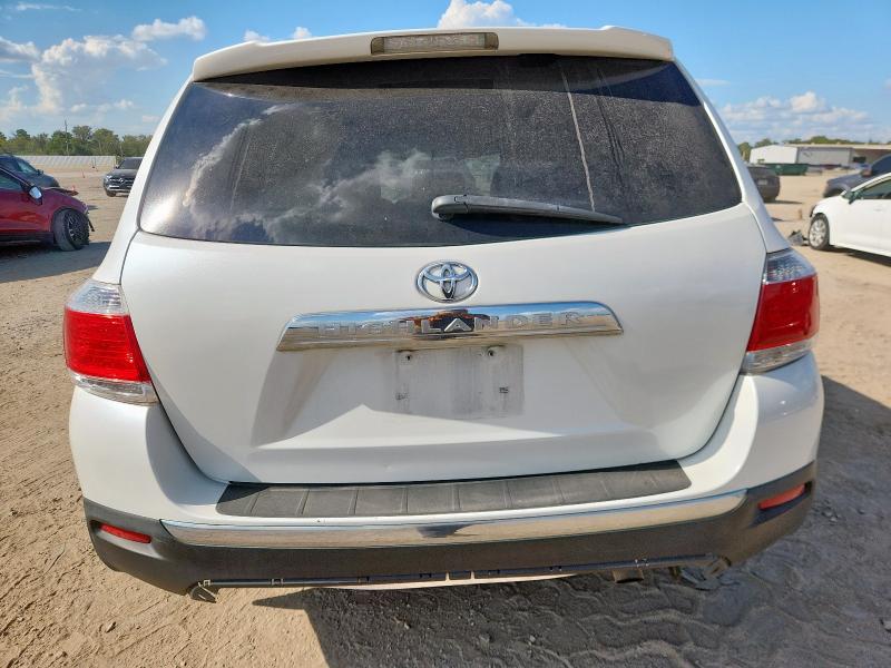 5TDZK3EH6DS106358 - 2013 TOYOTA HIGHLANDER BASE Weiß Foto 6