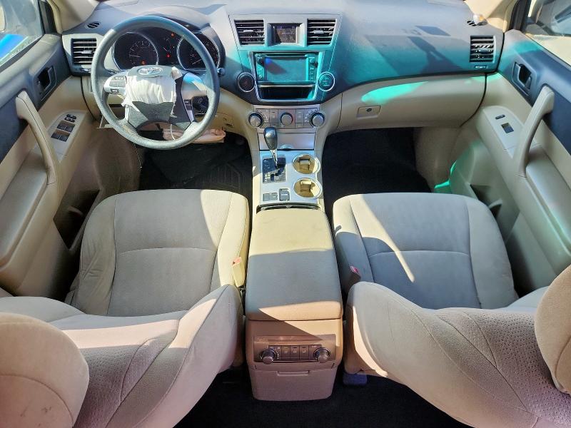 5TDZK3EH6DS106358 - 2013 TOYOTA HIGHLANDER BASE Weiß Foto 8