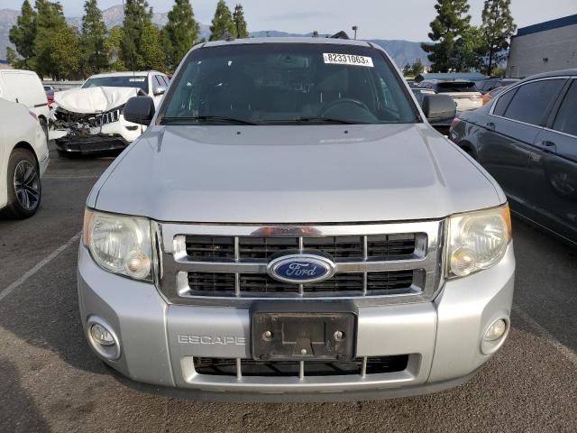 1FMCU0DG6BKA08180 - 2011 FORD ESCAPE XLT SILVER photo 5