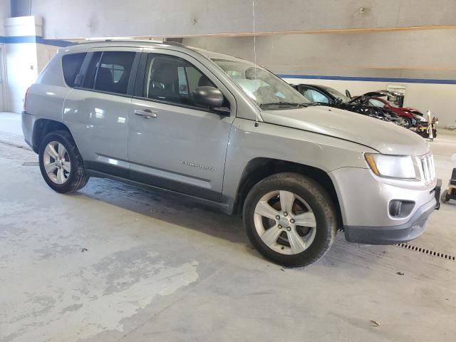 1C4NJCBA8GD611617 - 2016 JEEP COMPASS SPORT Plata foto 4