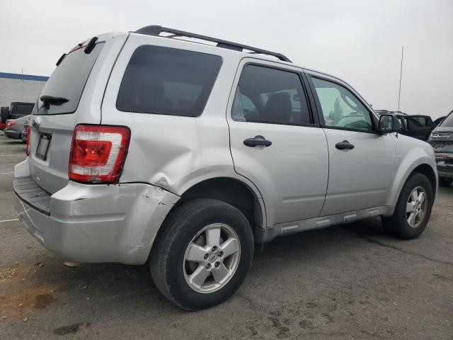 1FMCU0C76BKA08178 - 2011 FORD ESCAPE XLS Արծաթագույն լուսանկար 3